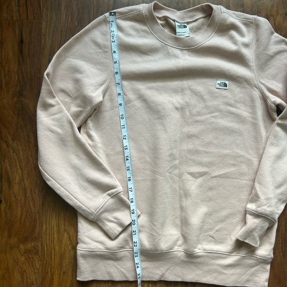 The North Face Women’s Light Pink Crewneck Sweater Size Medium Fall Outdoors - Picture 4 of 5